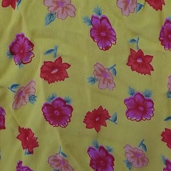 Cute Floral Sleeveless Top - Picture 2 of 3